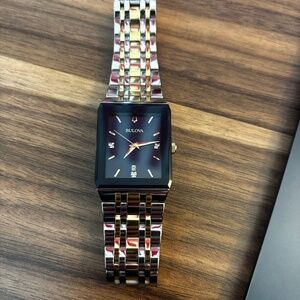 Bulova: Modern Quadra Watch